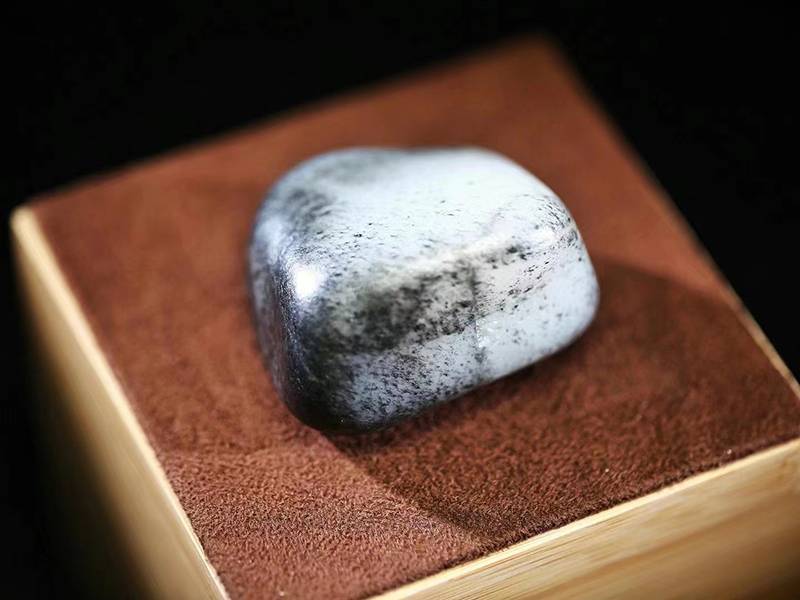 一块没有报价的油库料，同行预估价，100万！