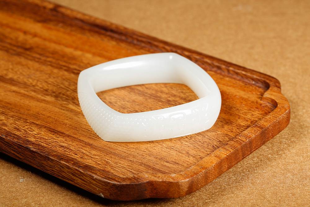 125万！藏玉直播×中国玉石雕刻大师程磊精品拍收槌和田玉鉴定保养知识