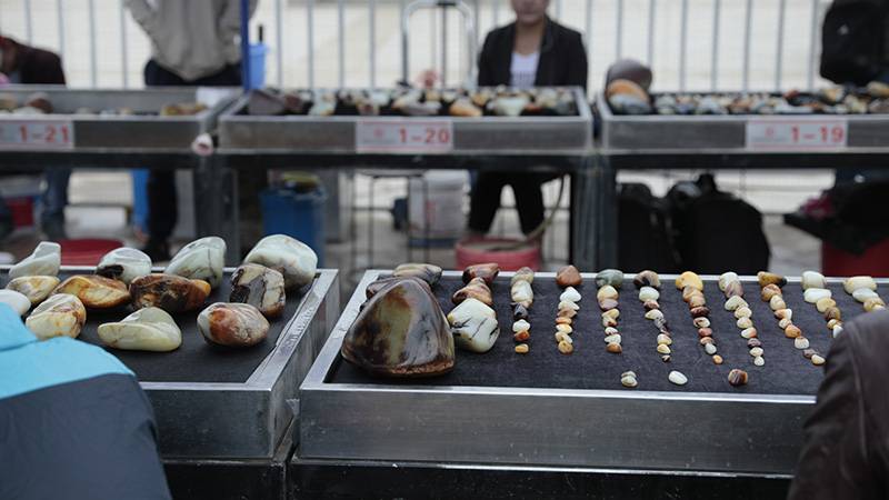 100万，在新疆和田已经买不到几个好籽料了？！