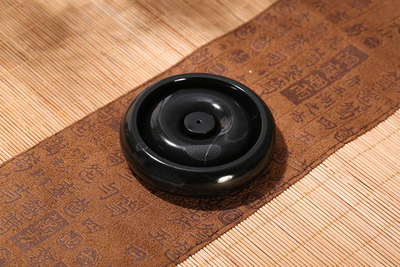 一块墨玉437万，揭开天价墨玉的秘密……