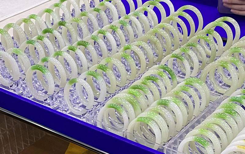 一块翠青2000万，顶级翠青料长什么样？