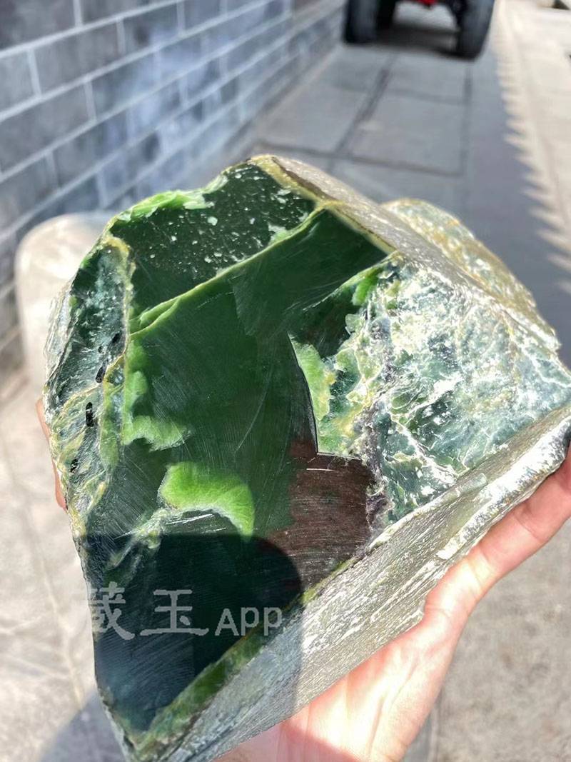 一块碧玉卖了317万，这才是最顶级的碧玉！和田玉鉴定保养知识
