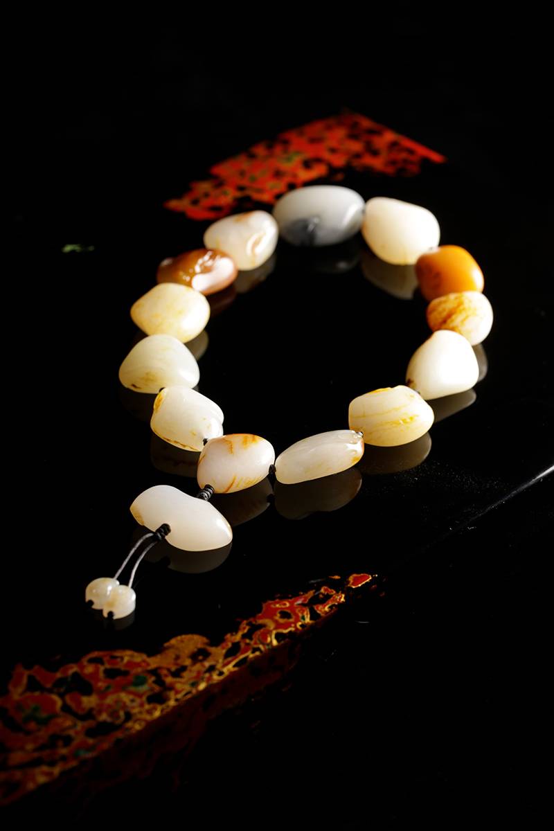 147万成交，比黄金还贵40倍，这种籽料手串火了！和田玉鉴定保养知识