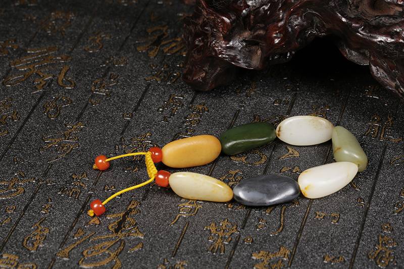 147万成交，比黄金还贵40倍，这种籽料手串火了！和田玉鉴定保养知识