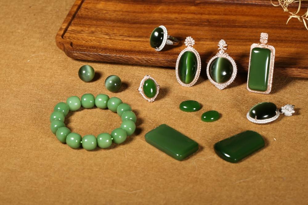 本物保証❣️天然無処理和田玉碧玉　高品質潤い満陽緑大粒碧玉ブレスレット　鑑定書付き 本物保証❣️天然無処理和田玉碧玉 高品質潤い満陽緑大粒碧玉