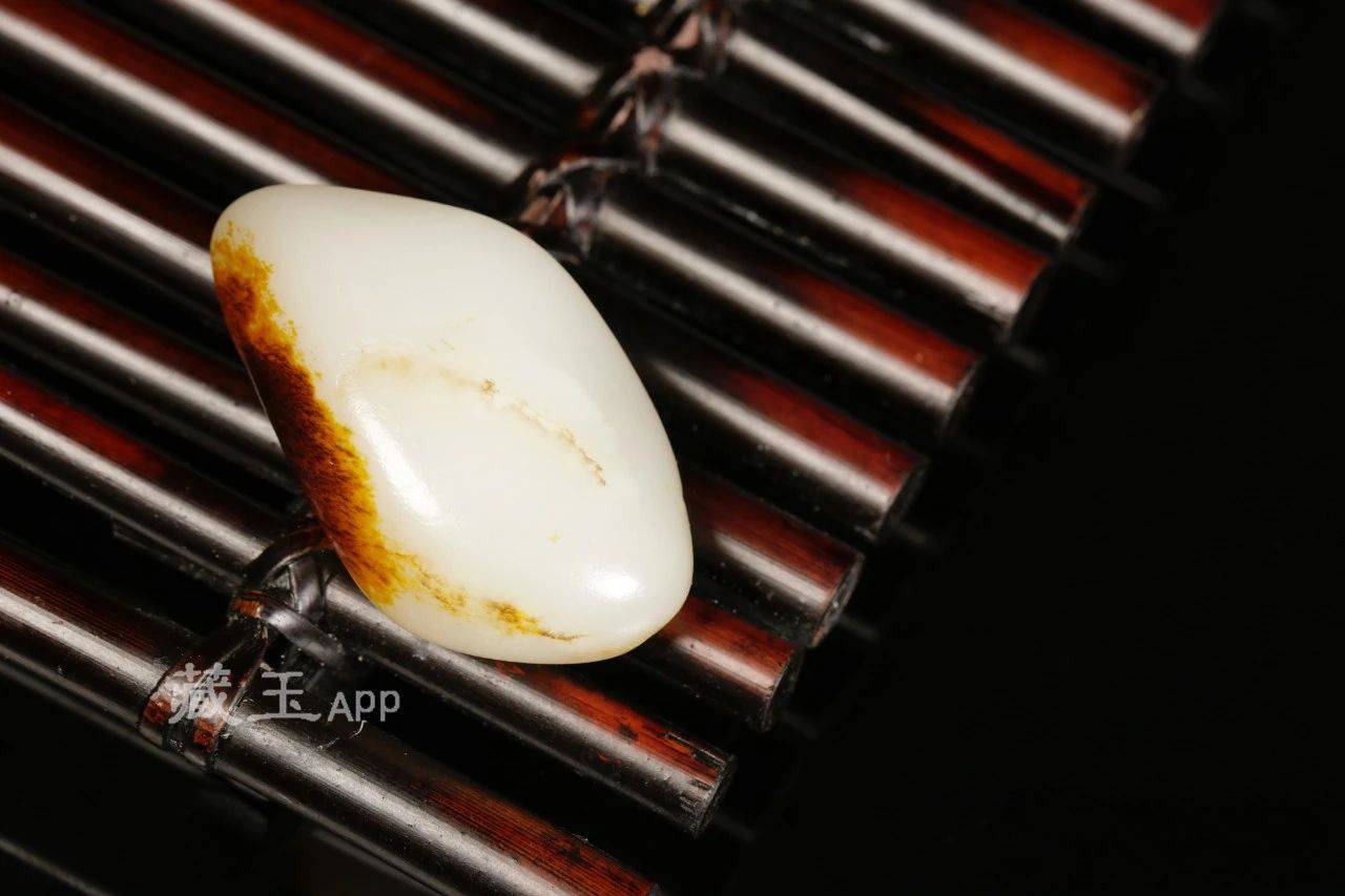 爷爷30年前用一个馕换回来的籽料，如今已经克价几万了！