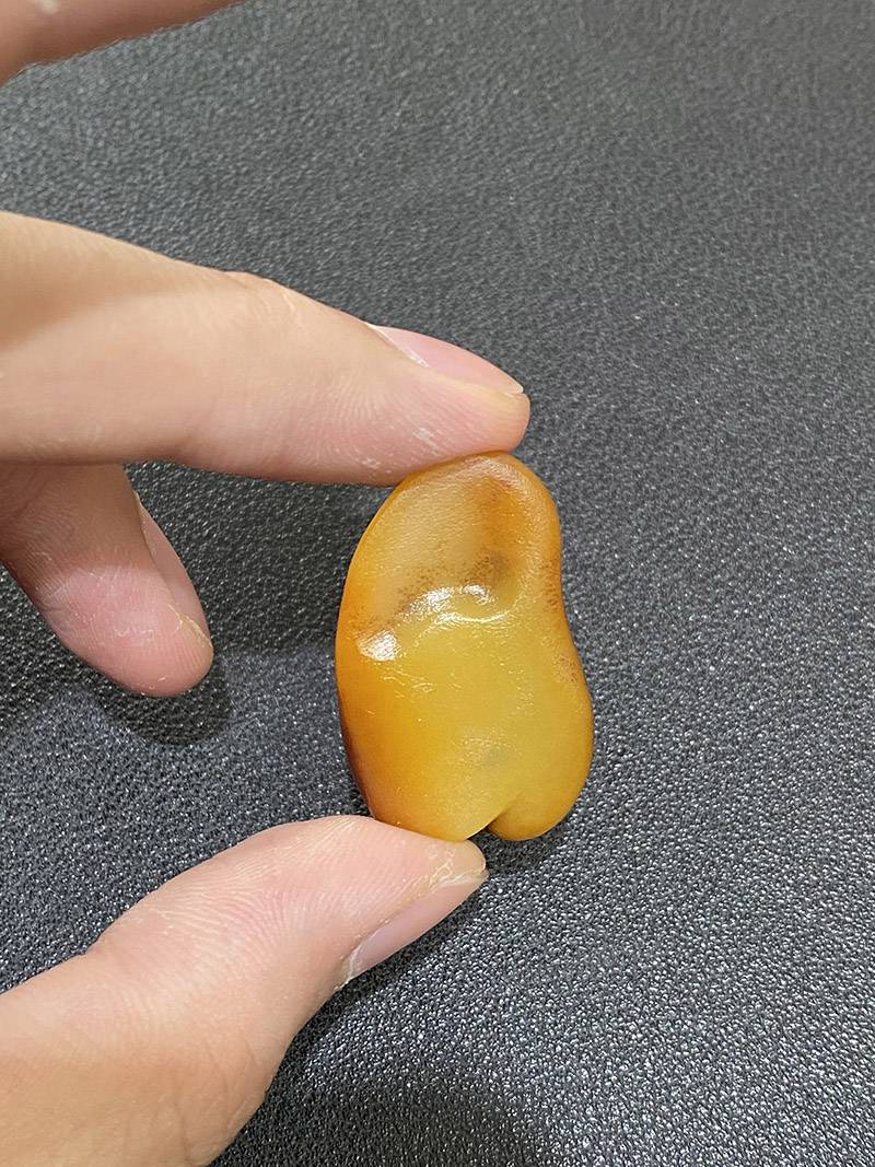 糟透了，本以为值128万的黄玉竟是假的，老玩家都看走眼了和田玉鉴定