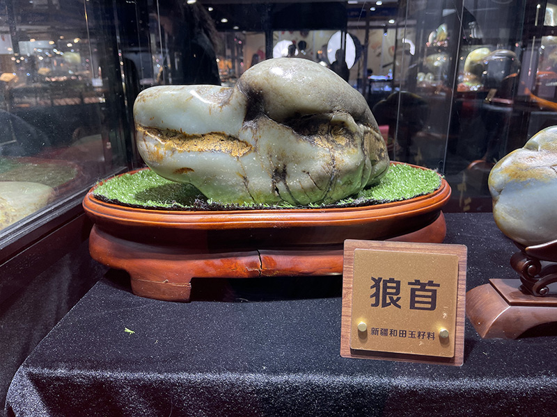 一个奇石鸽子，卖了1193万！有钱人的世界让人看不懂！
