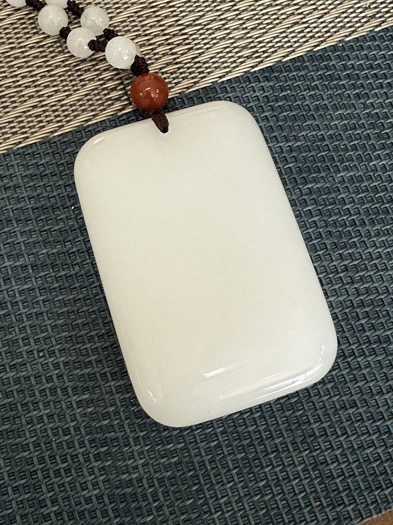 顶级籽料玉牌价格暴跌，买了这种玉牌的真是赔惨了!和田玉鉴定保养知识