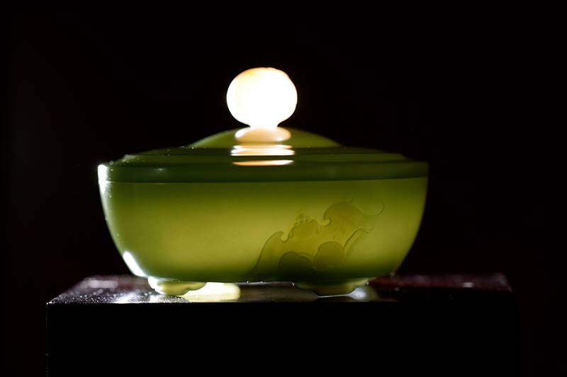 800万买个小院，喝茶玩玉，朋友笑我疯，我笑他啥也不懂