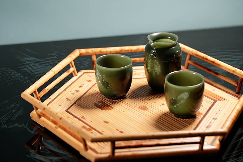 9000万元买的古玉亮出来，现场的人就吵疯了！到底谁说的对和田玉鉴定