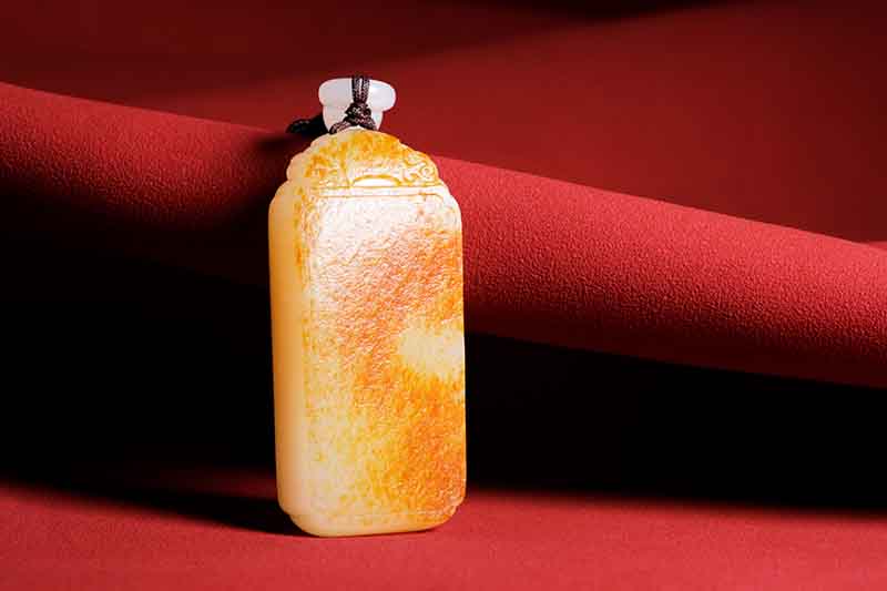 9000万元买的古玉亮出来，现场的人就吵疯了！到底谁说的对和田玉鉴定