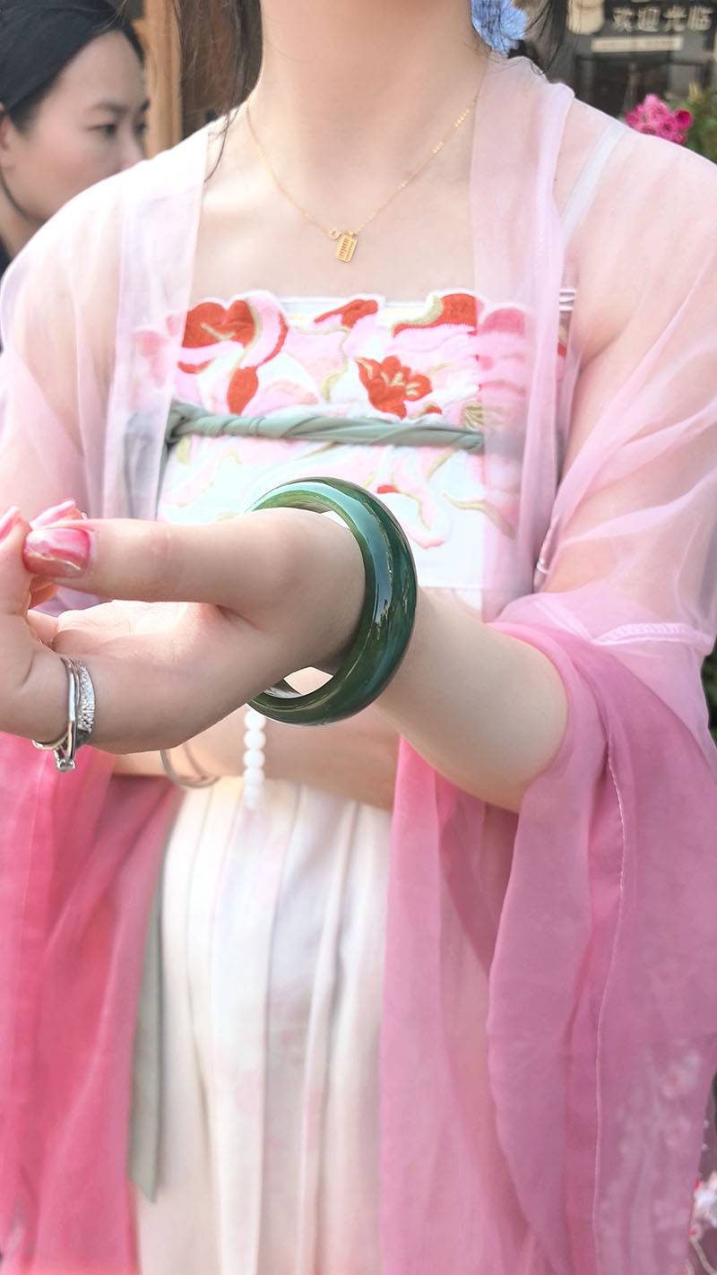 为什么说夏天戴玉会更好？