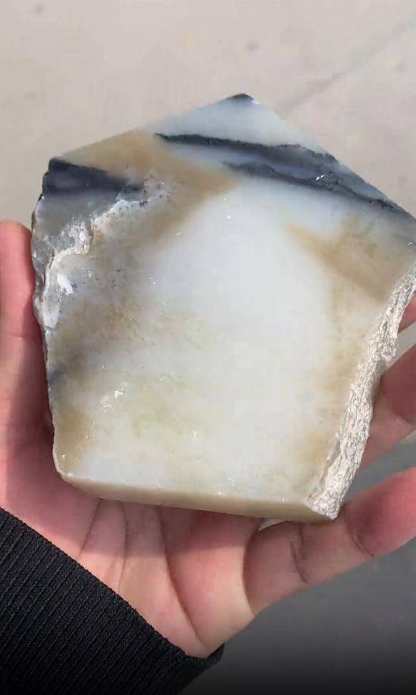 家有三色玉，要卖8万8！