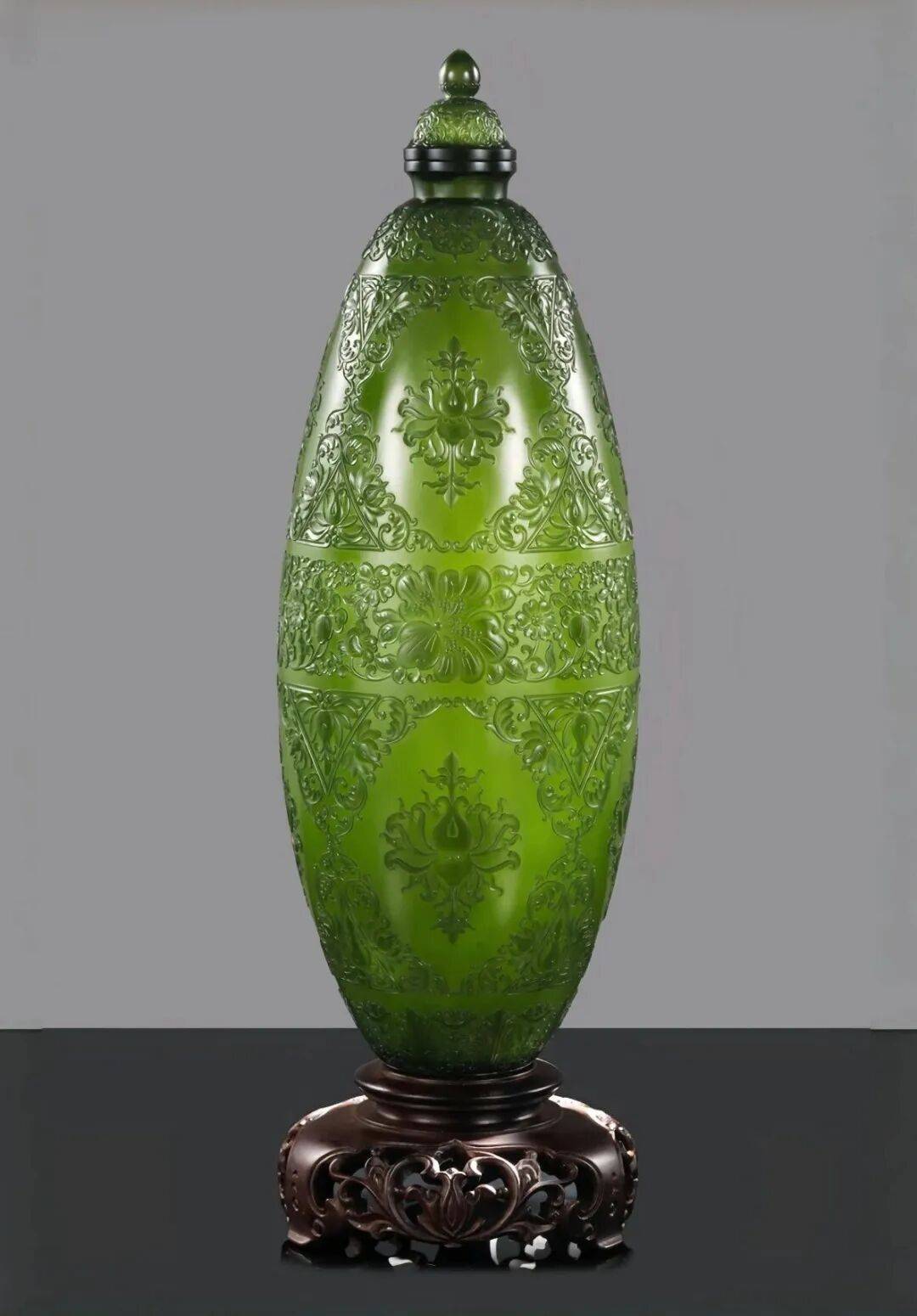 花瓶 和田绿玉梅瓶。花入 花瓶 和田绿玉梅瓶。花入 和田玉瓶- Top 100