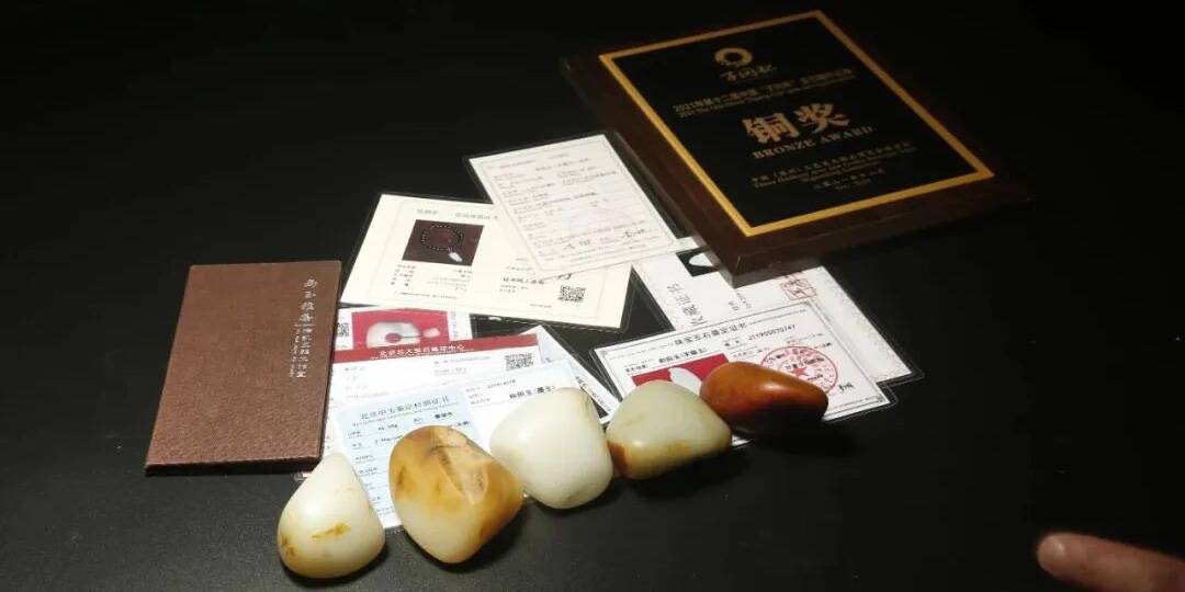 知名网红卖假玉被抓，警察曝光了他的利润有多吓人！