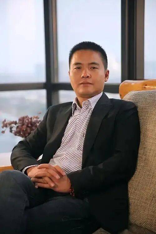 藏玉十三邀 ·翠青诗人殷小金 | 每一块玉都在等我把它叫醒