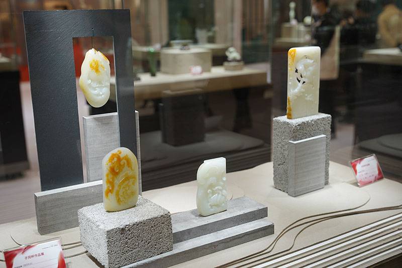 50万买的籽料切开才发现，原来顶级平安无事牌这么贵！