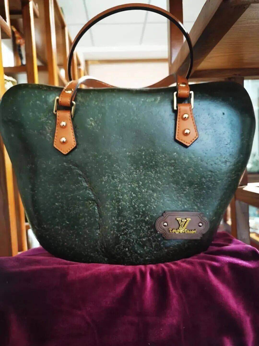 克价126万，秒杀黄金价格的奇石籽料接下来要大跌了？