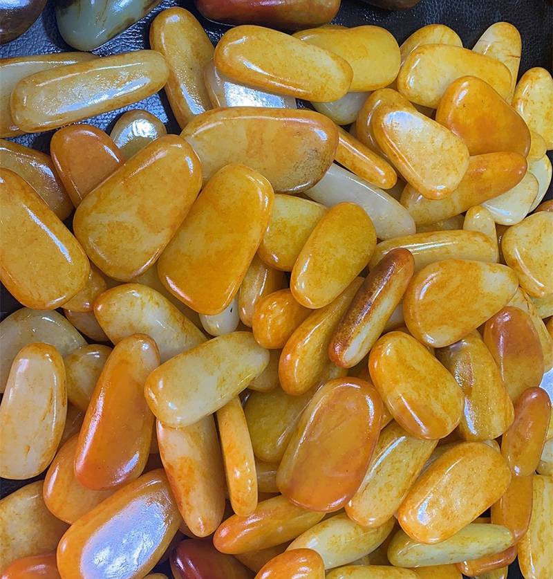 无裂不成玉，很多人竟然不知道带裂的原石有这么大一好处