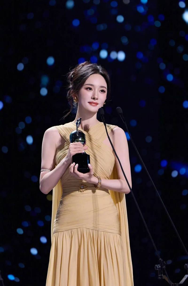玉蕴星辰 · 尖叫年度演员 · 杨幂 ｜ 和田玉竟然可以这么潮