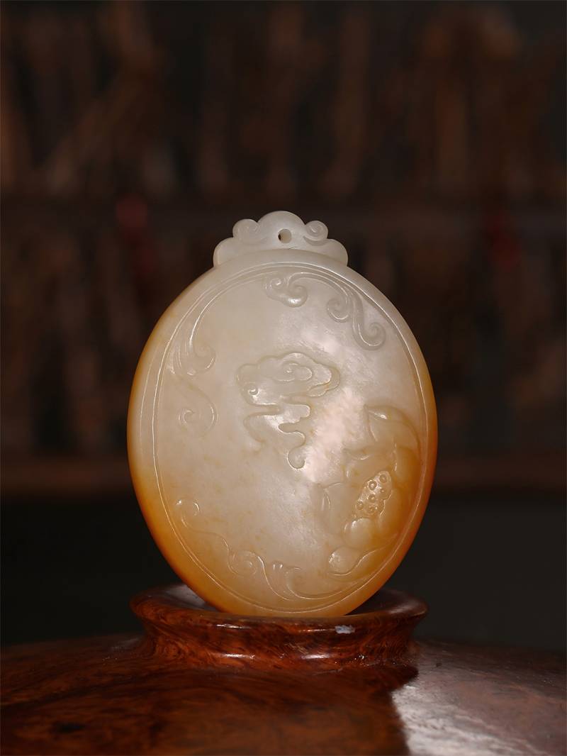 和田玉收藏潜规则丨一镯二牌三把四挂和田玉鉴定保养知识大全-藏玉网