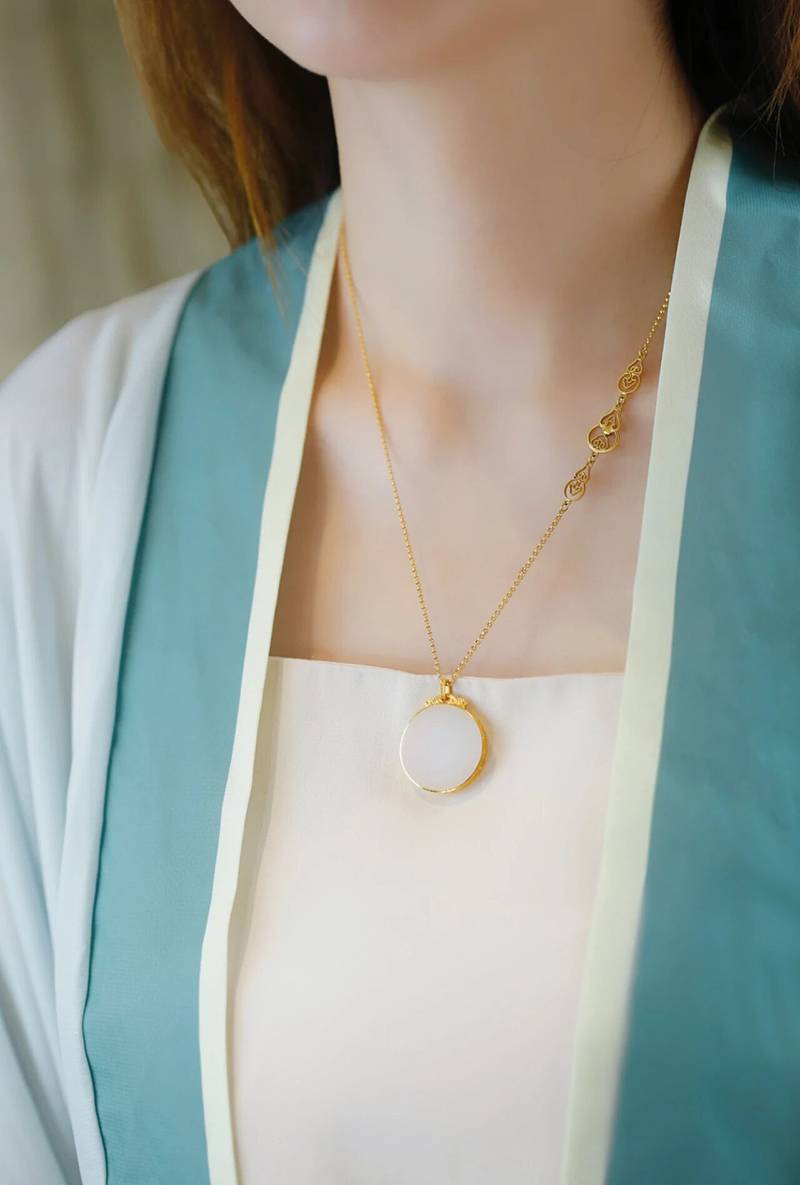 为什么职场人士更适合选择佩戴和田玉