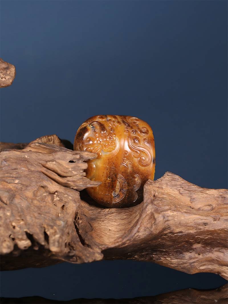 为什么有的和田玉越戴越黄？