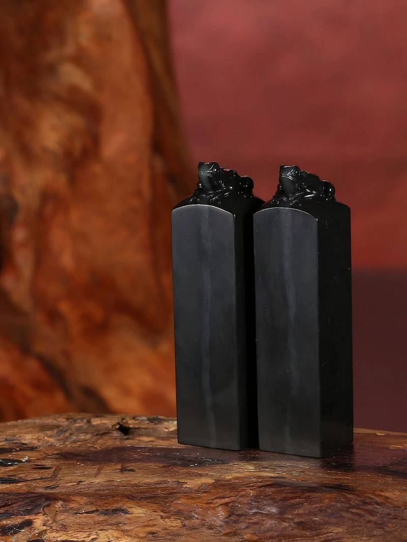 和田玉青花料里有亮闪闪的银沙，正常吗？