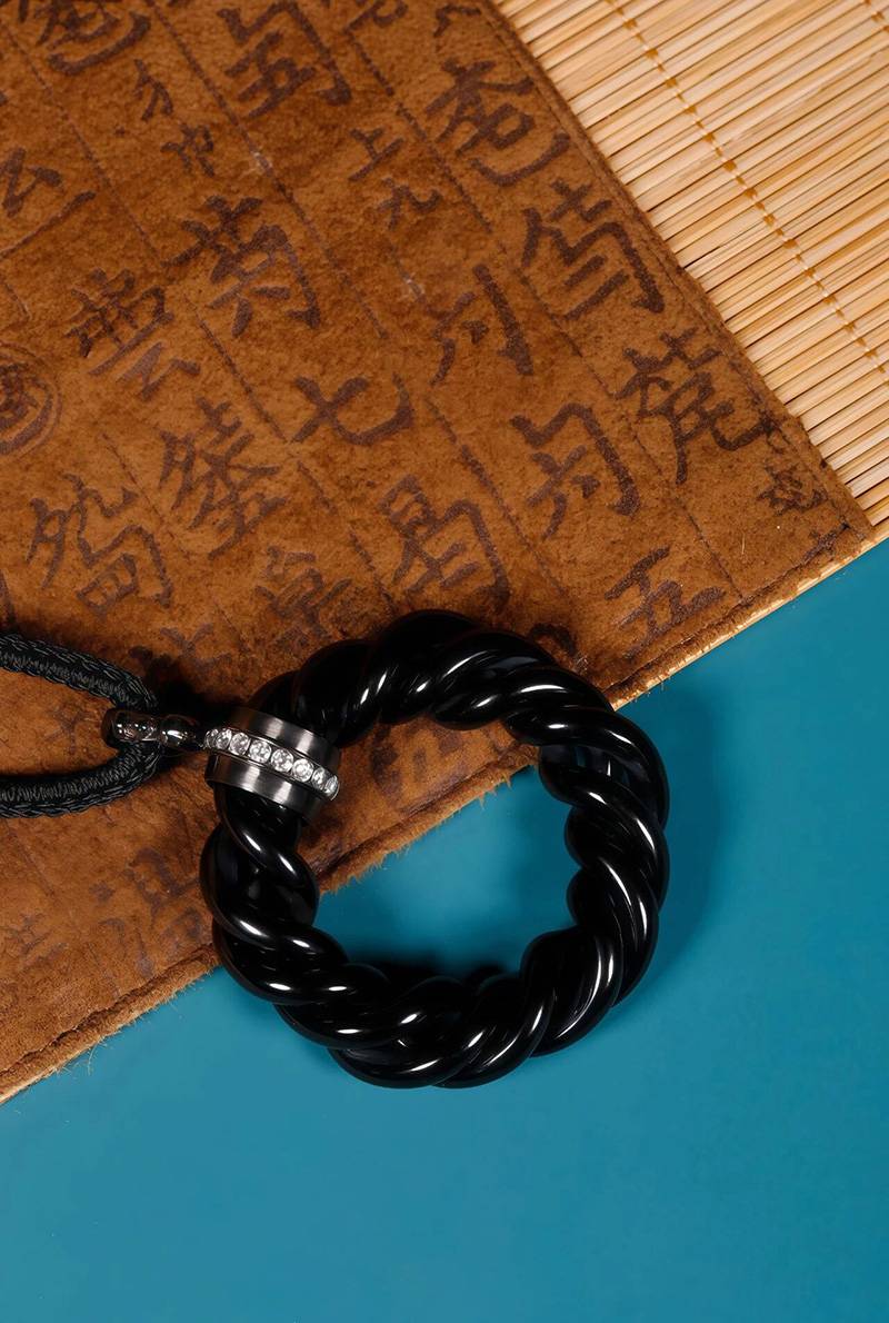 烟紫：和田玉中的“冷美人”和田玉鉴定保养知识大全-藏玉网- 藏玉｜藏玉