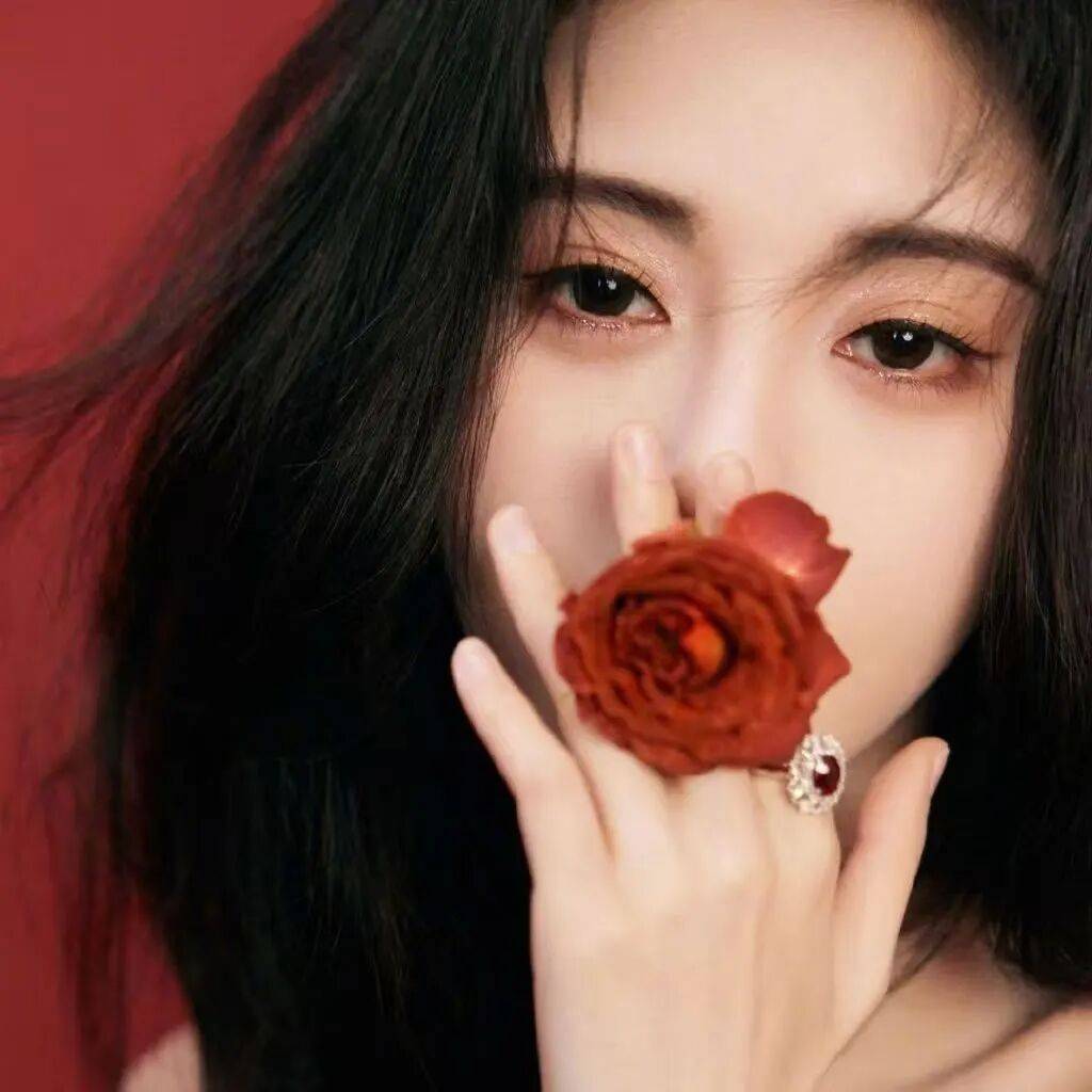 玉蕴星辰 · 鞠婧祎 ｜东方暗夜精灵，深陷风波依旧闪耀星光