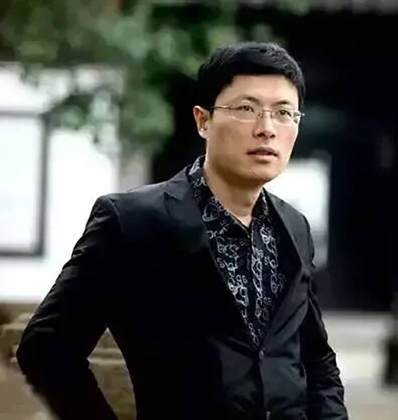 传承不是重复昨天的故事，是用今天的刀刻下明天的纹样