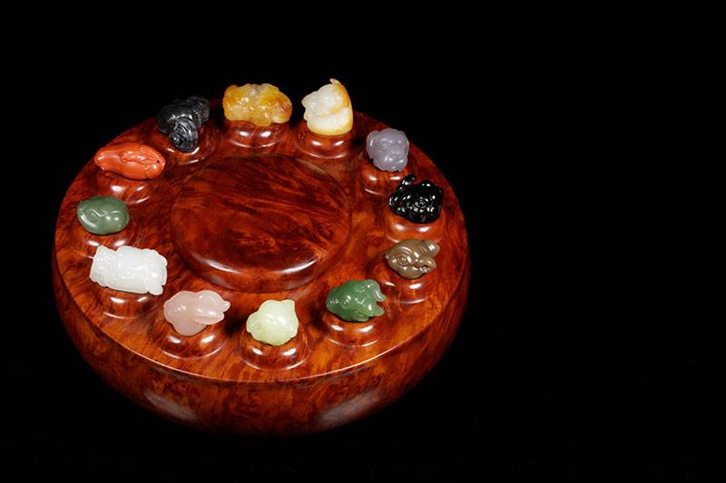 男人年过 35，为什么突然喜欢玩玉了？