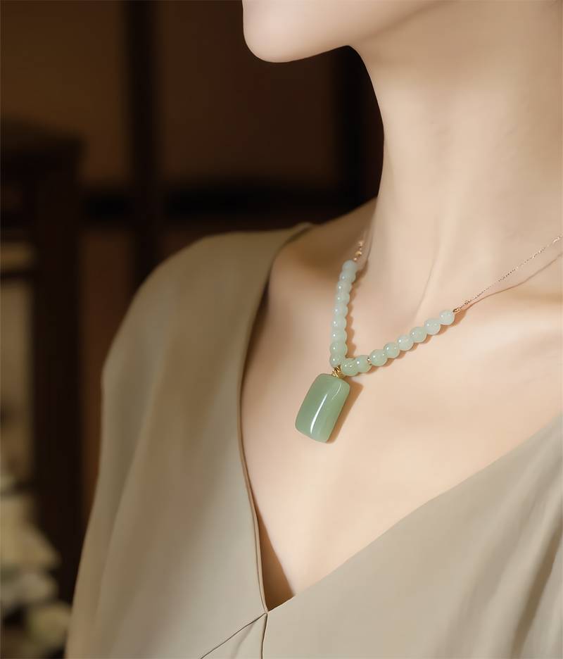 注意，和田玉千万别这么戴！很多老玩家都戴错了