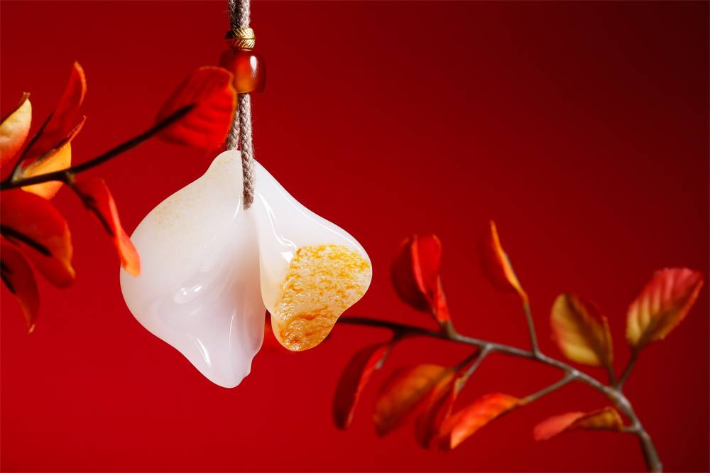 金鞍映白玉，马蹄报福春！藏玉给大家拜年啦！