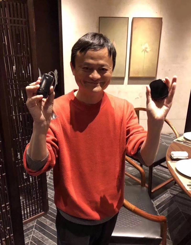 李连杰马云王健林一群人花天价买了这些玉