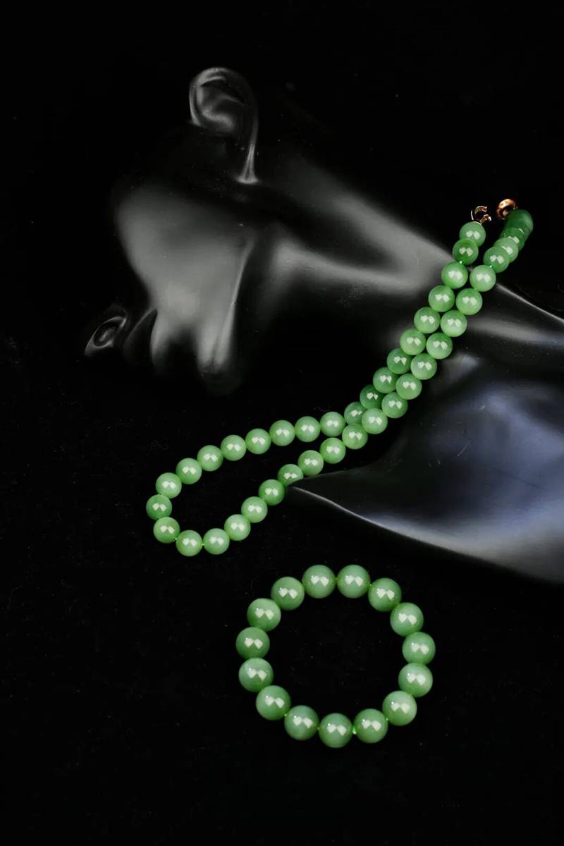 朋友乔迁新居，闺蜜办喜事，送什么玉最合适？