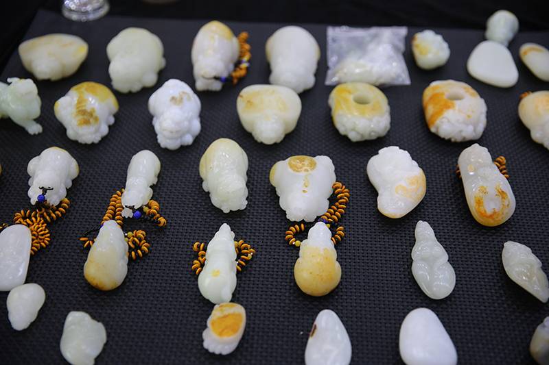 12万买的玉竟然盘掉色了：这四种玉谁买谁吃亏！