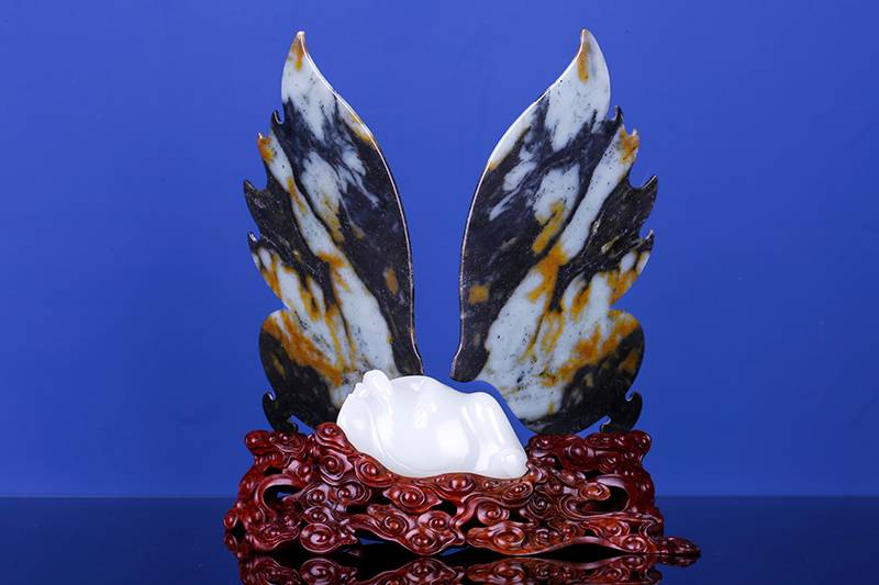 藏玉拍卖直播×微雕山水第一人陆宜南精品拍以成交110万收槌