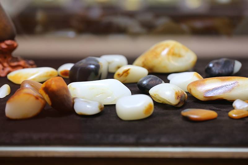 别再迷信羊脂玉了！这 5 种籽料才是真贵族,尤其第 3 种