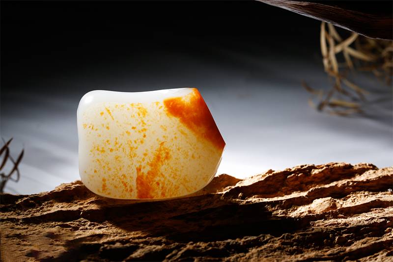 人到中年，为何男人都迷上了玩玉？读懂了才知其中深意