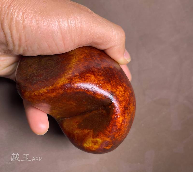 比假皮看起来还假！99%的人这辈子都没见过这么艳的籽料