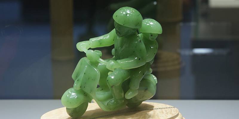 去看世界杯，没想到顺手买了块和田玉！是被骗了还是赚大了？