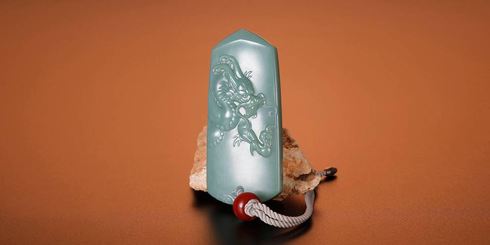 一刀切出个沙枣青蓝，这样的蓝调和田玉你见过吗？