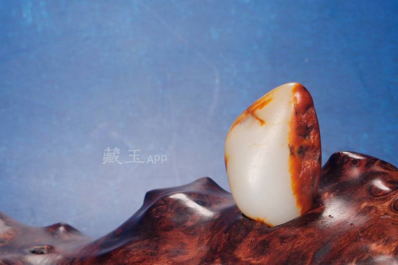 和田玉百科（2）——什么是籽料？为什么克价比黄金还要高