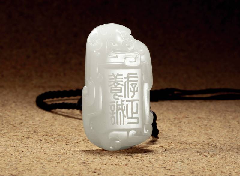 60万成交，克价过万，天价玉牌为何这么多？