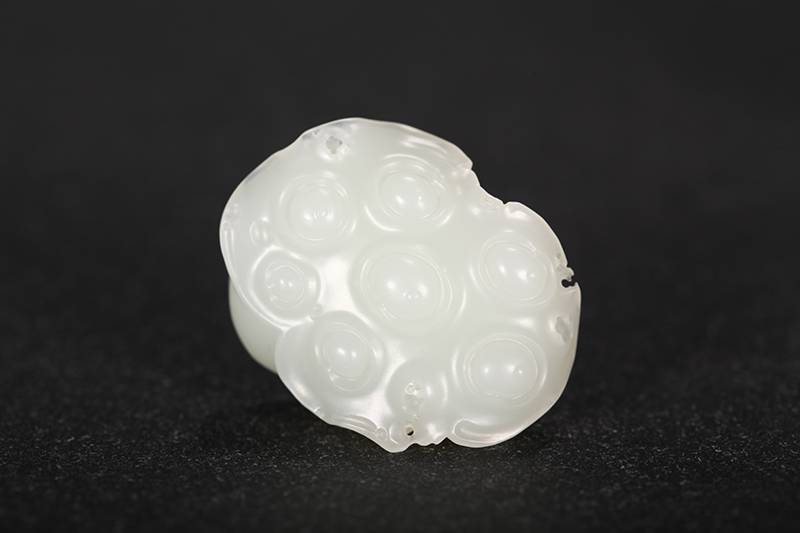 和田玉雕，莲香入玉，禅心几颗
