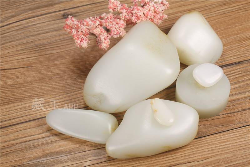 和田玉百科（33）—— 籽料里的硬通之货：光白籽！