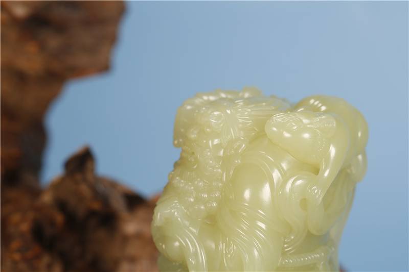 有的几百有的十几万，价格极端，“黄玉”难寻……