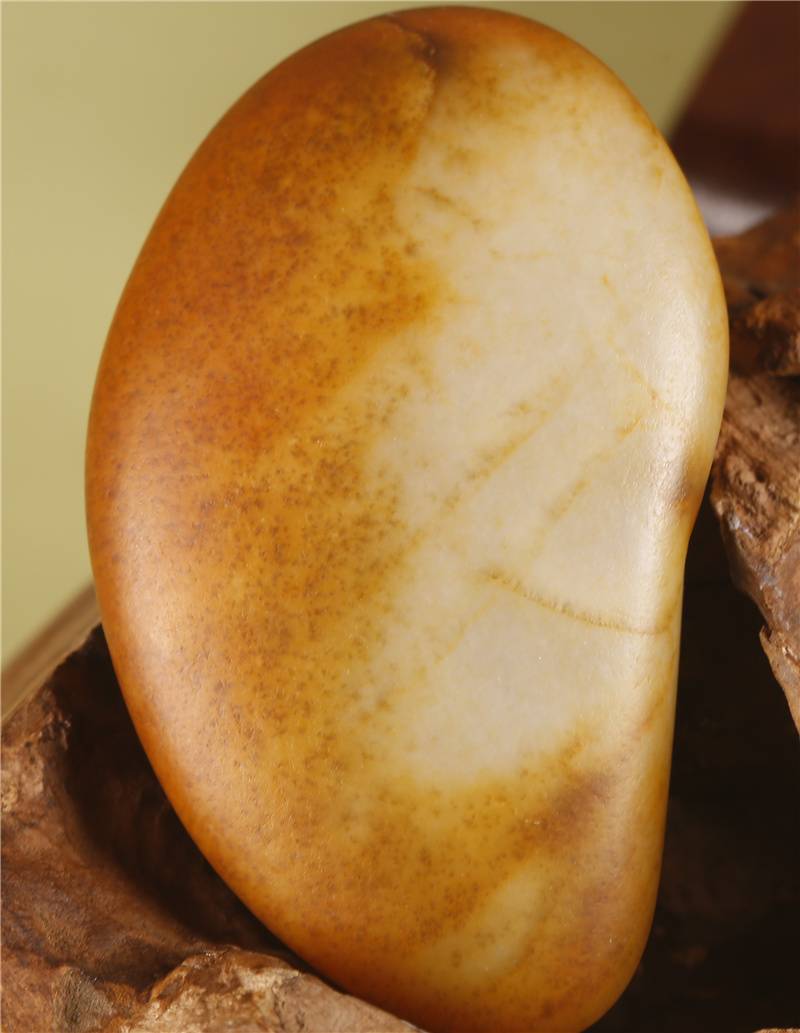 辨别籽料,从认识钉子纹开始……和田玉鉴定保养知识大全-藏玉网